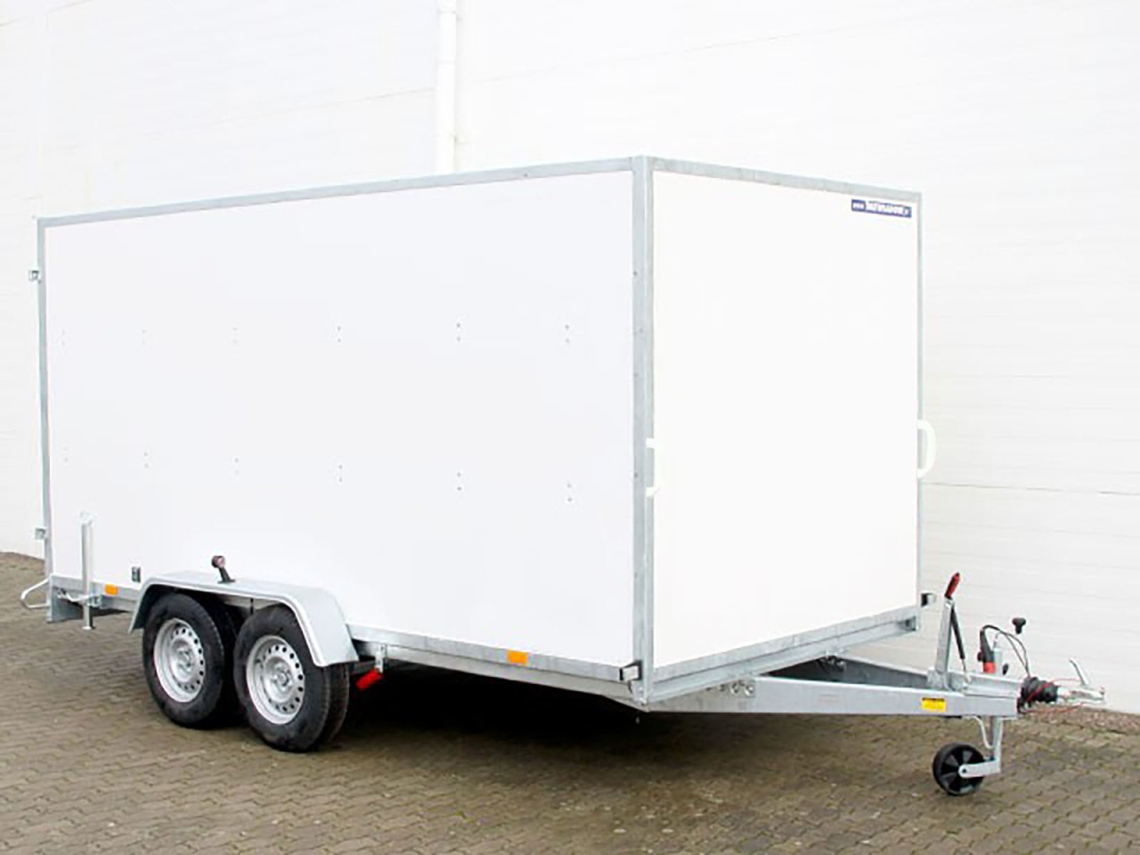 1976_02_1280x1280-1.jpg Blyss Kofferanhänger 200x400cm Höhe:190cm 2,7t, 100km/h, Rampe, SW-Neu – Bild 1
