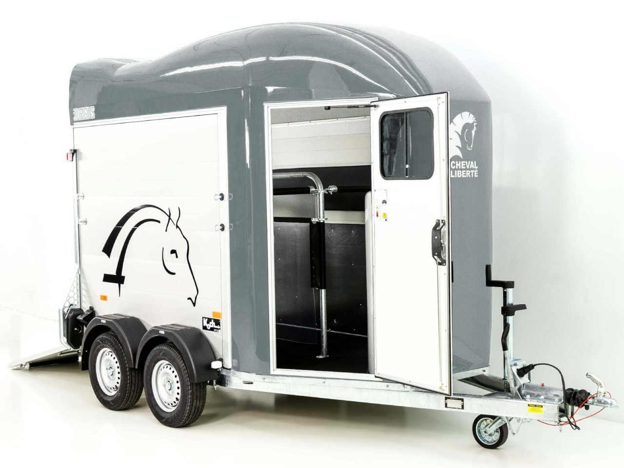 26.jpg Cheval Liberte Pferdeanhänger GOLD Origins, Sattelkammer, grau-Neu – Bild 1